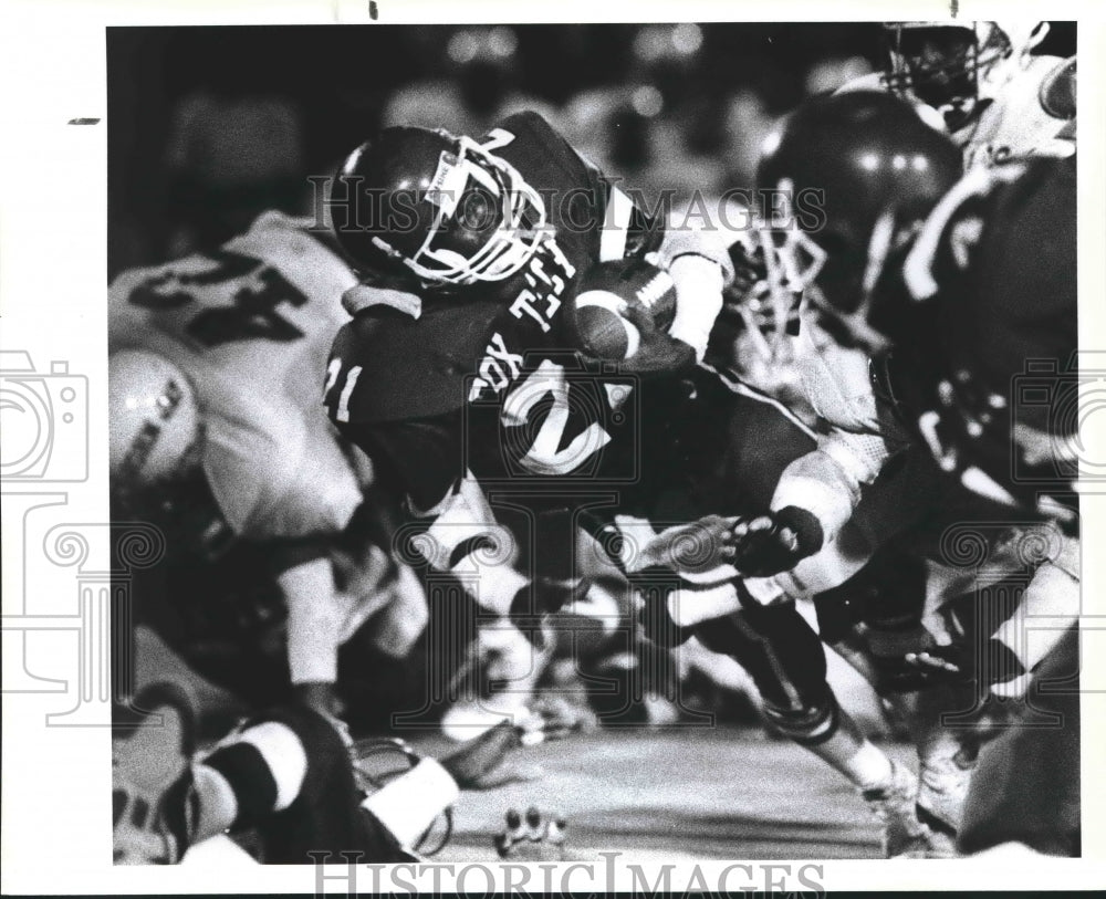 1989 Press Photo Fox Tech football player Emanuel Hill lunges for yardage- Historic Images