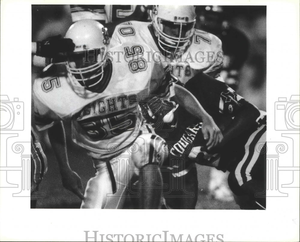 1990 Press Photo Alamo Heights plays West Campus in a high school football game- Historic Images