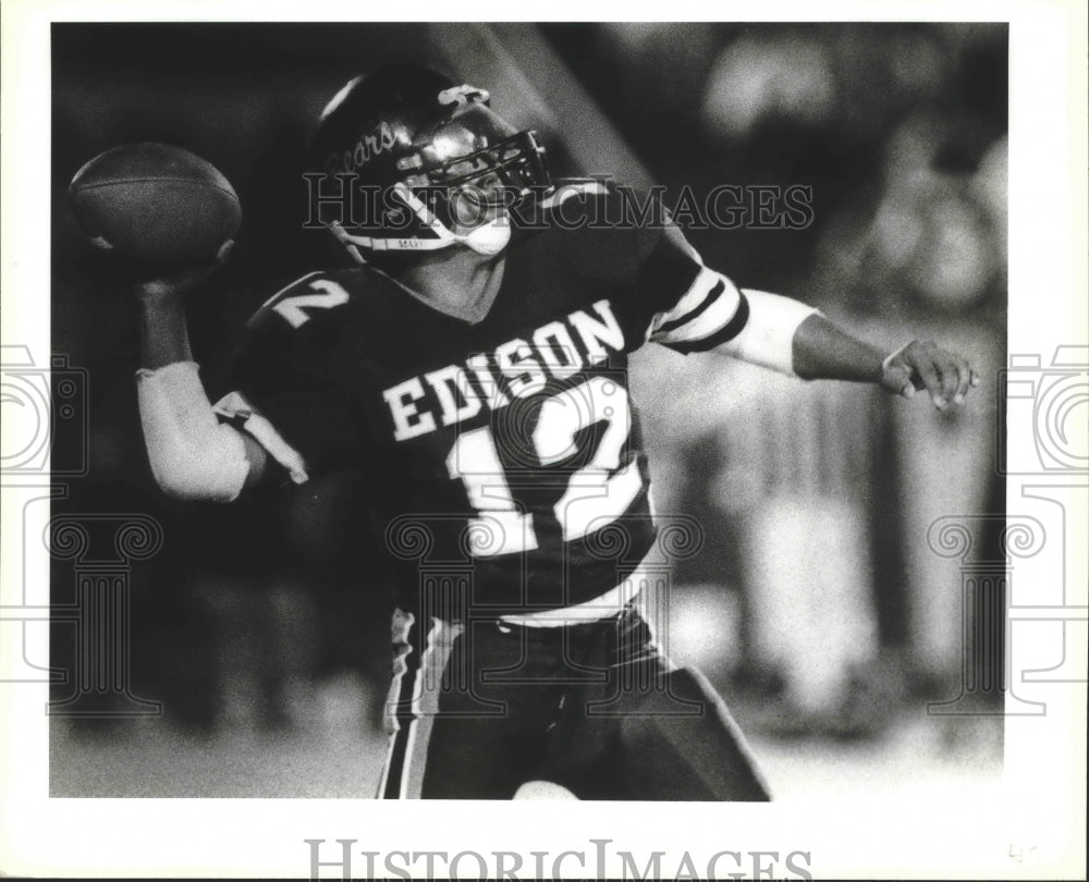 1990 Press Photo Edison High School football player Andres Aranda vs. Highlands- Historic Images