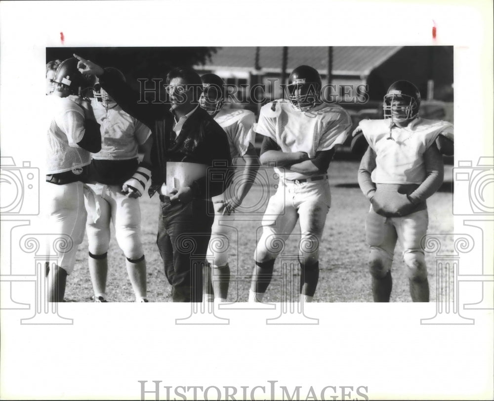 1991 Press Photo Yorktown High School football coach Tomy Bludau and players- Historic Images