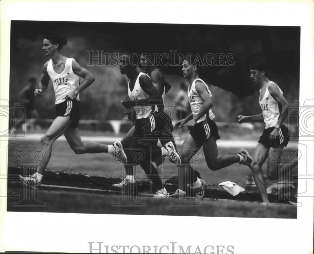 1993 Press Photo Unversity of Texas cross-country runners compete in a race- Historic Images