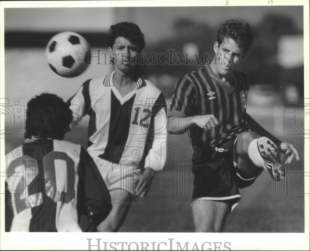 1989 Press Photo Porter and Churchill play a high school soccer match- Historic Images