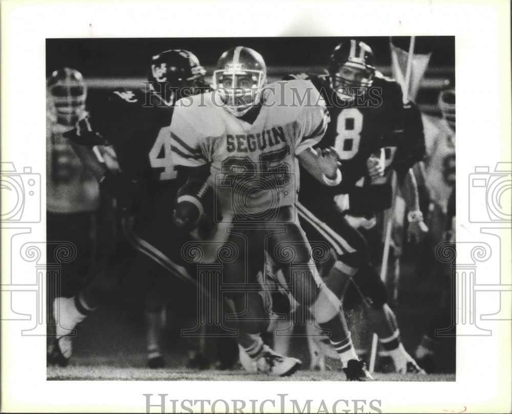 1987 Press Photo Football player Robbie De La Garza of Seguin vs. Churchill- Historic Images