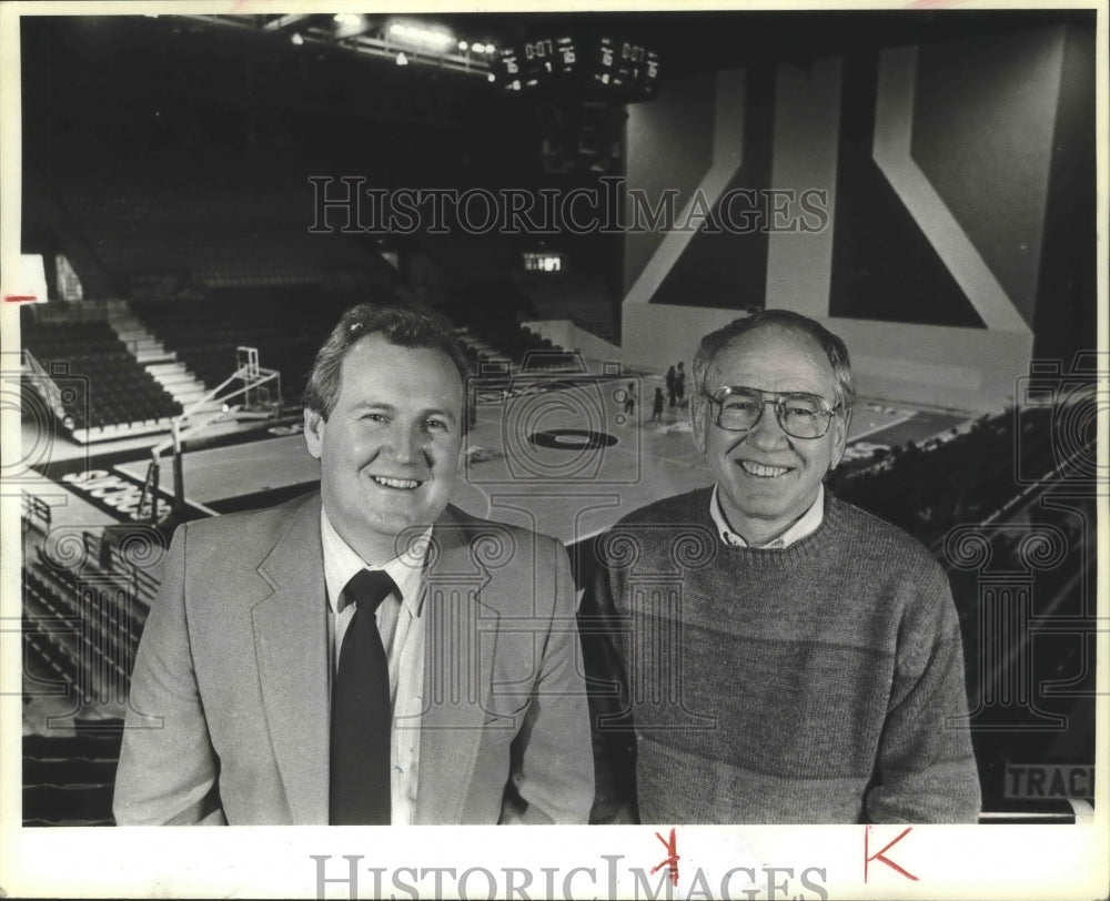 1987 Press Photo SWT coaches Harry Larrabee and Bill Miller at Strahan Coliseum- Historic Images