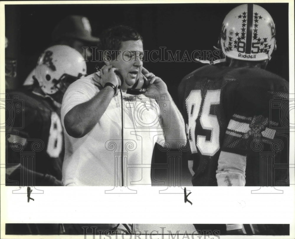 1987 Press Photo Clemens High School football coach Robert Lehnhoff on sideline- Historic Images