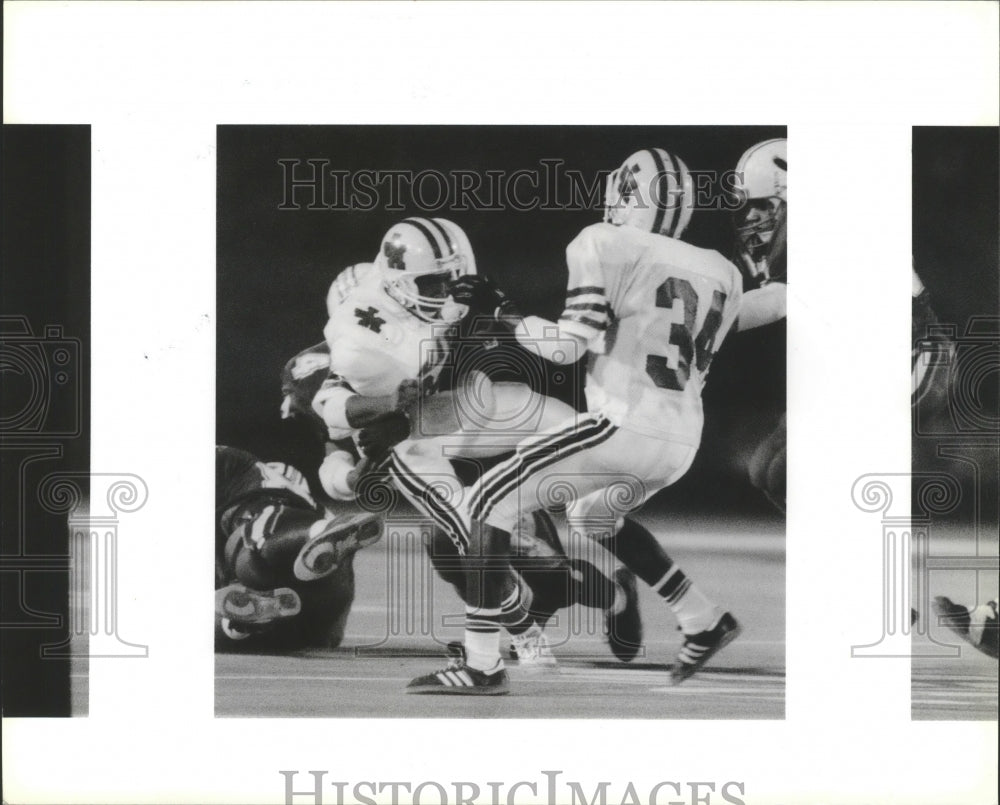 1990 Press Photo Action during a Brackenridge and Madison football game- Historic Images