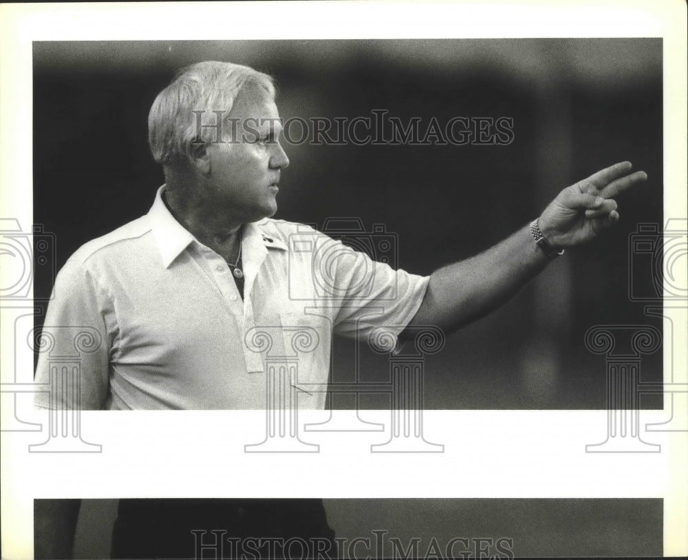 1990 Press Photo Holmes High School football coach Gary West on the sideline- Historic Images