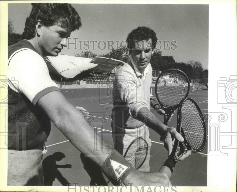 1985 Press Photo Trinity tennis John Benson and player Chris Kennedy- Historic Images
