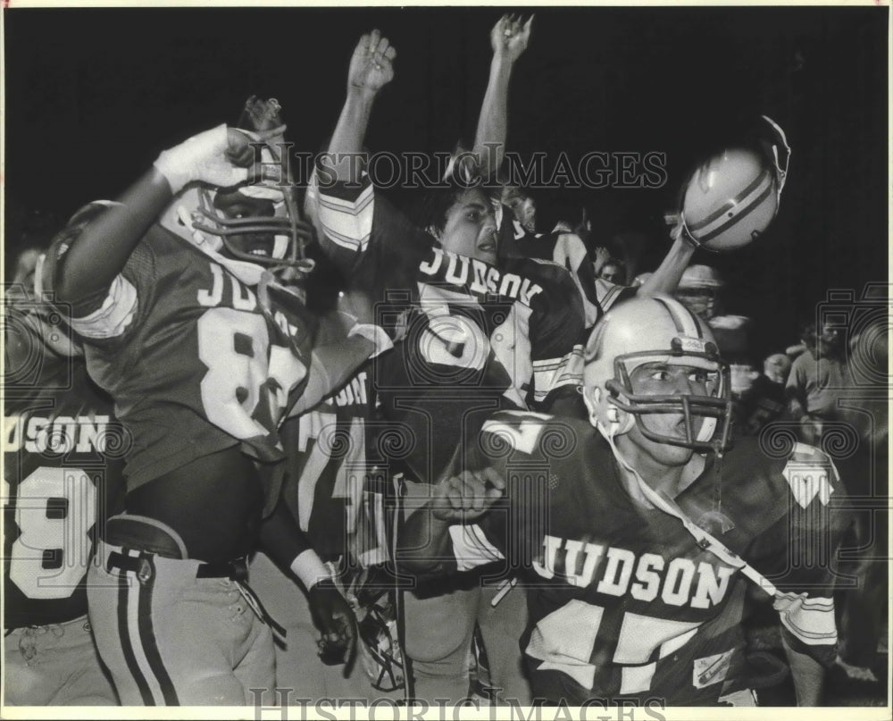 1986 Press Photo The Judson High school sideline celebrates a football touchdown- Historic Images