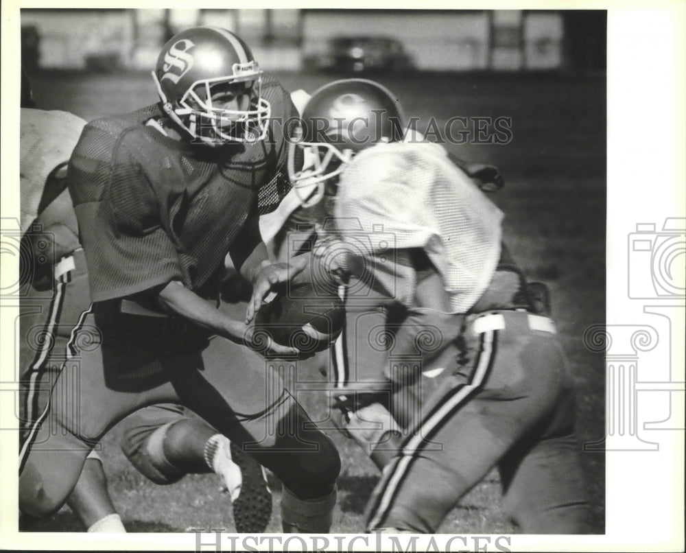 1986 Press Photo Seguin High school football players during practice - sas00332- Historic Images