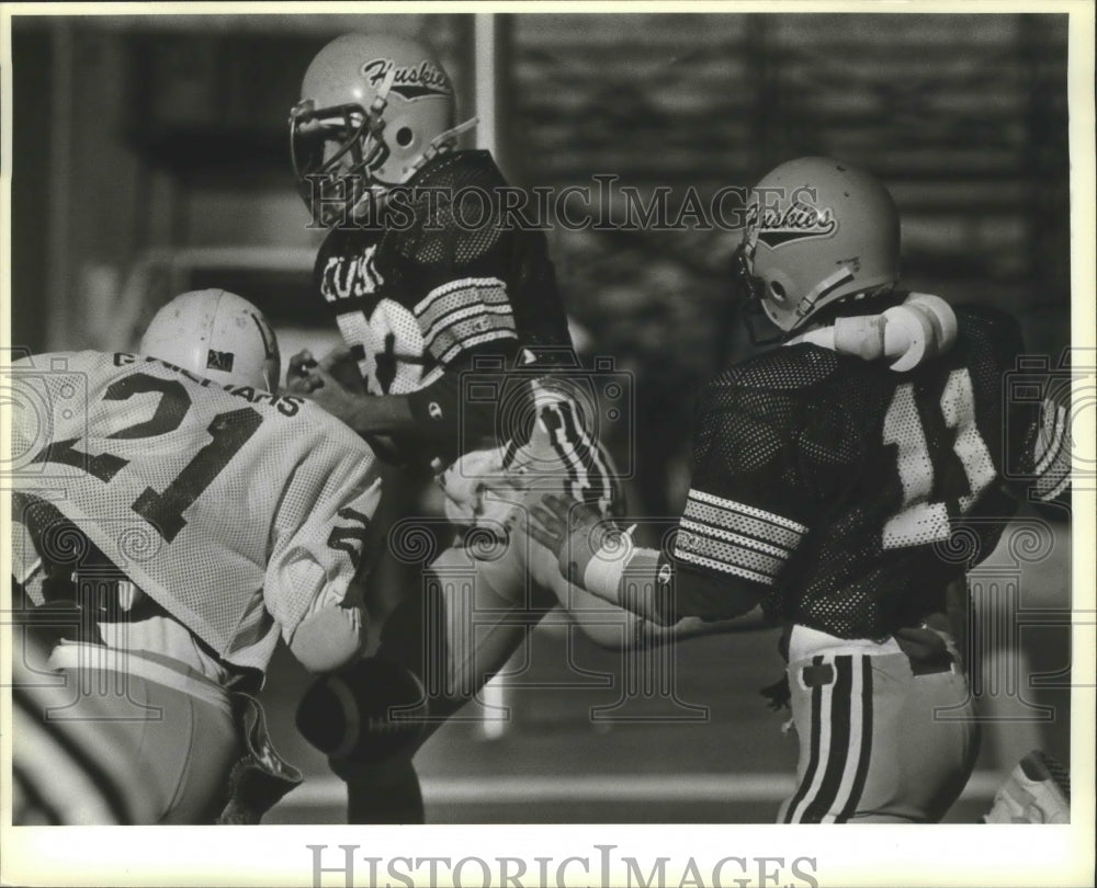 1985 Press Photo Holmes and Yates tangle in a high school football game- Historic Images