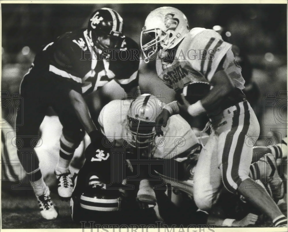 1985 Press Photo Seguin and Churchill play a high school football game- Historic Images