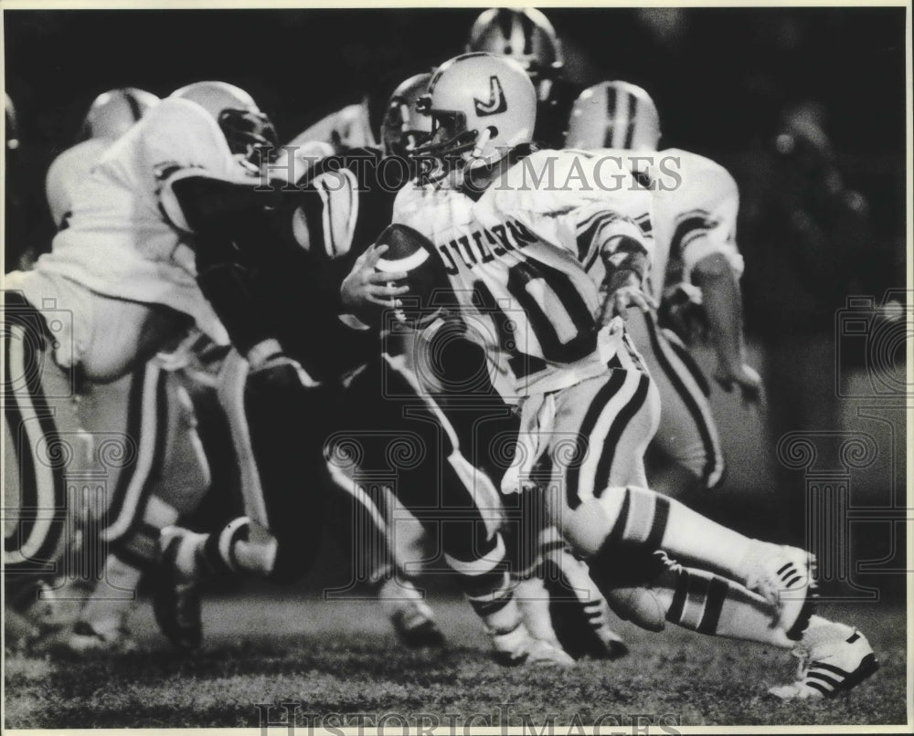 1985 Press Photo Judson football player Steward Perez breaks free for yardage- Historic Images