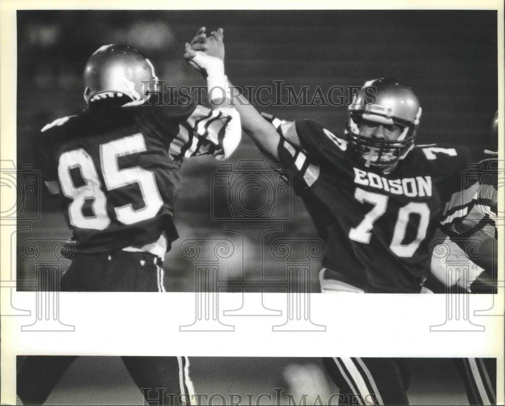 1985 Press Photo Edison High School football players celebrate an extra point- Historic Images