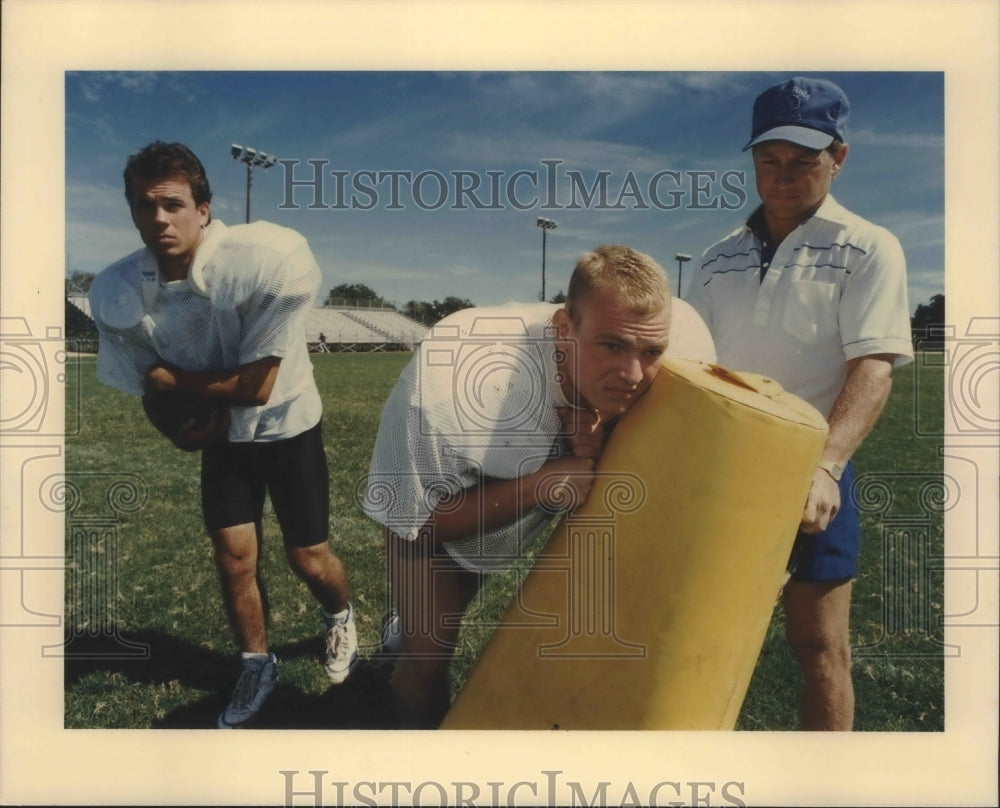 1990 Press Photo La Vernia football players and during practice- Historic Images