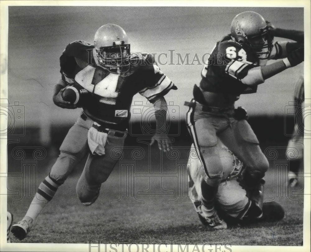 Press Photo Robert E. Lee High School football players run their offense- Historic Images