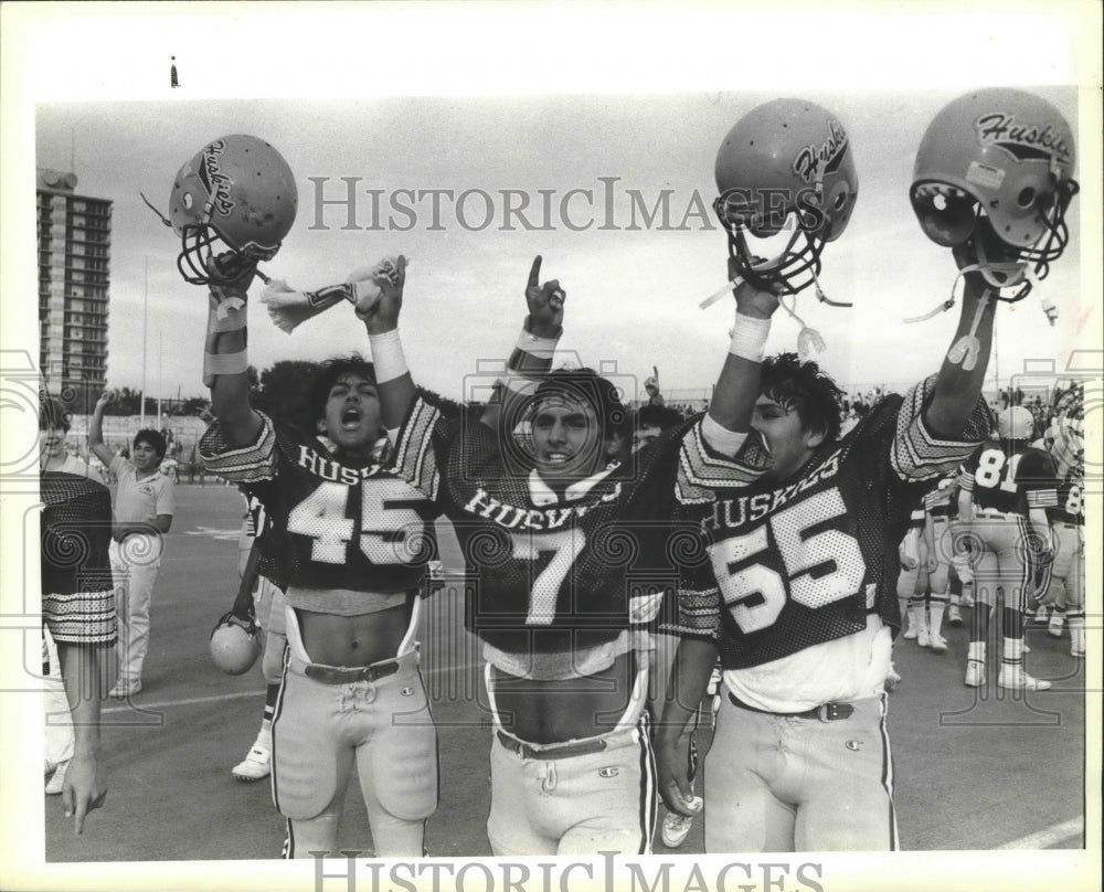 1985 Press Photo Holmes High football players celebrate a win - sas00631- Historic Images