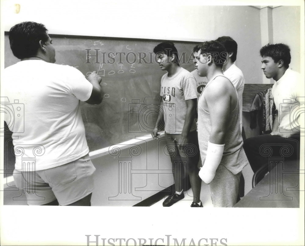 1990 Press Photo Kennedy High football coach John Martinez with players- Historic Images