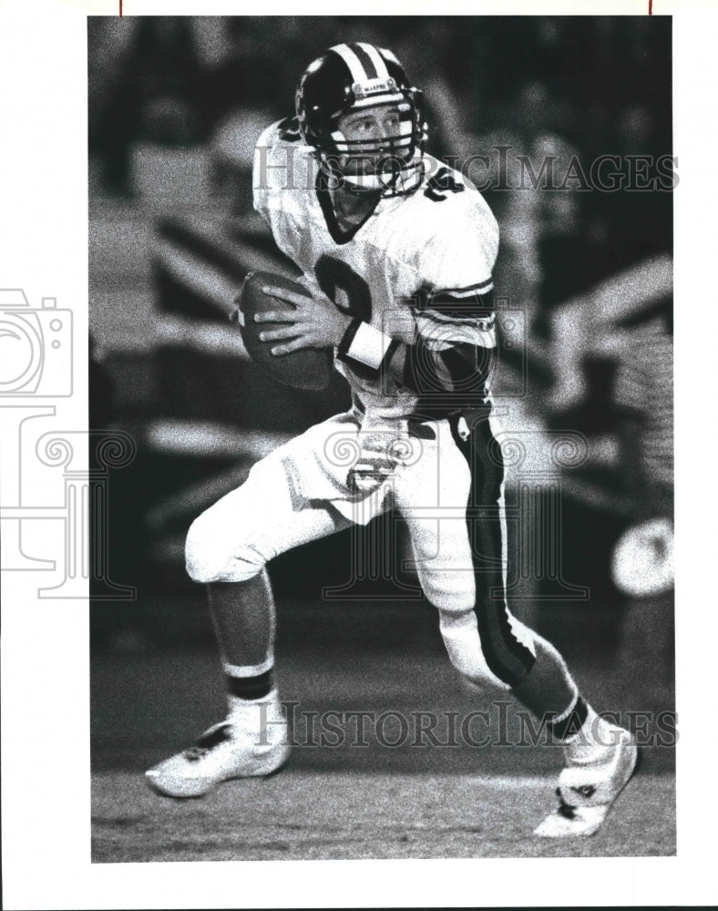 1990 Press Photo MacArthur and Churchill clash in a high school football game- Historic Images