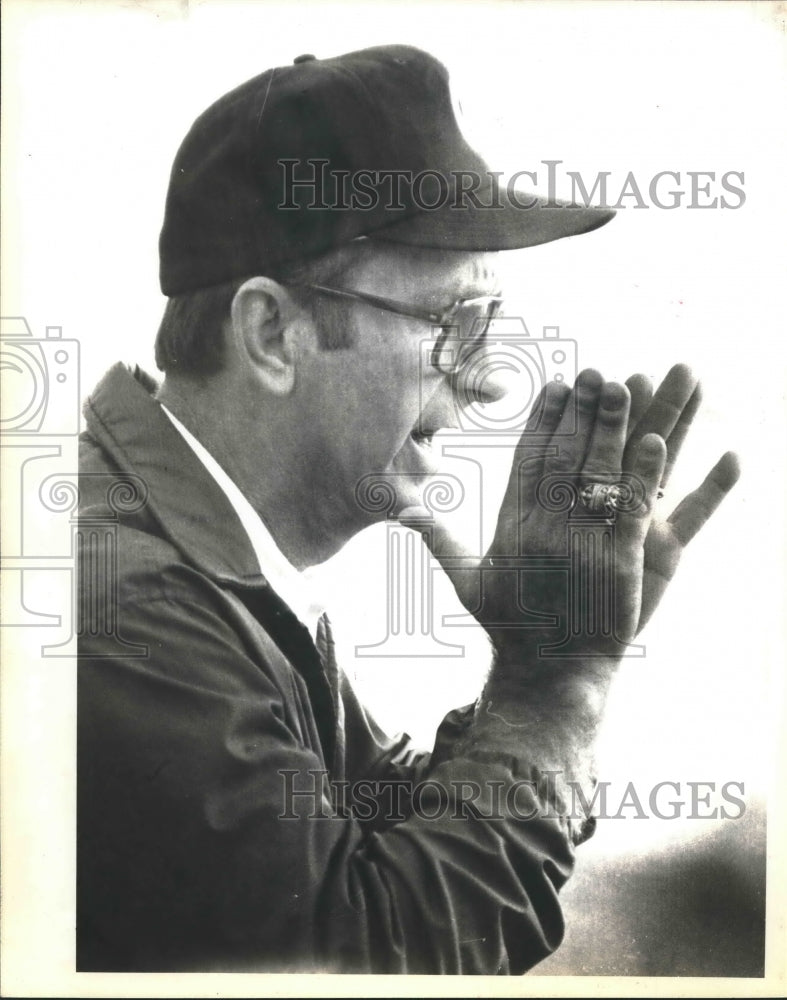 1982 Press Photo Coach Jerry Comalander - sas00994- Historic Images