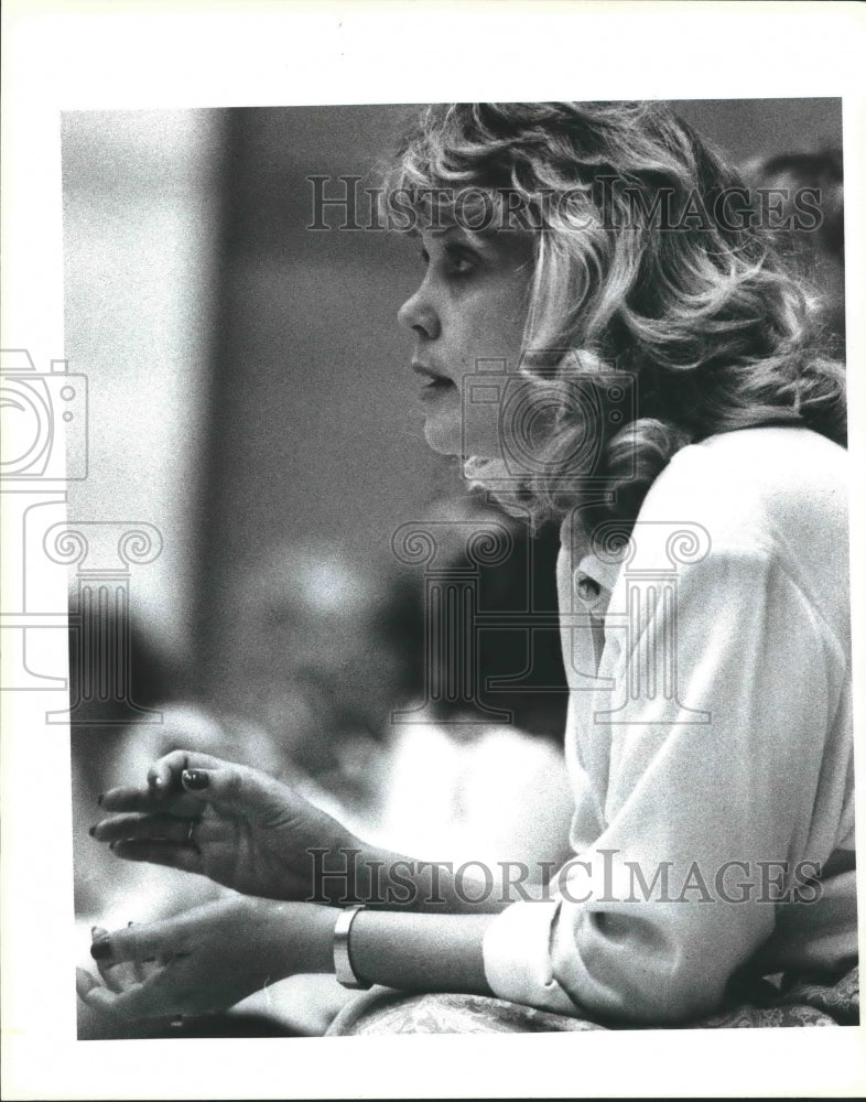 1988 Press Photo Madison High School volleyball coach Karen Landes - sas01171- Historic Images