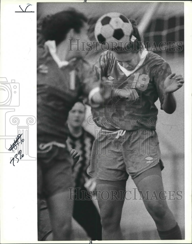 1990 Press Photo Madison and Alamo Heights play a girls high school soccer game- Historic Images