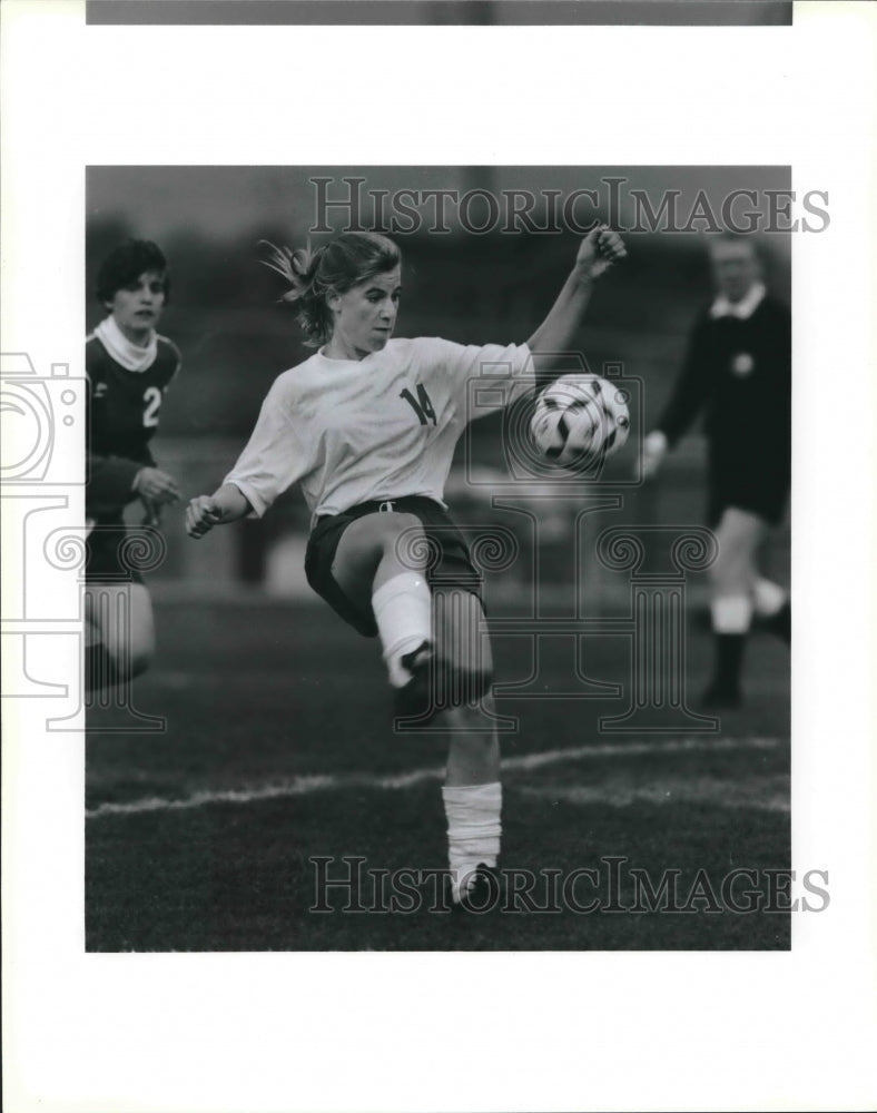 1991 Press Photo Madison High soccer player Angie Lloyd vs. Taft - sas01519- Historic Images