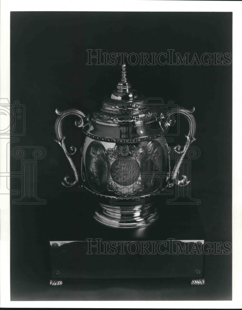 Press Photo The Legends of Golf championship trophy - sas01548- Historic Images