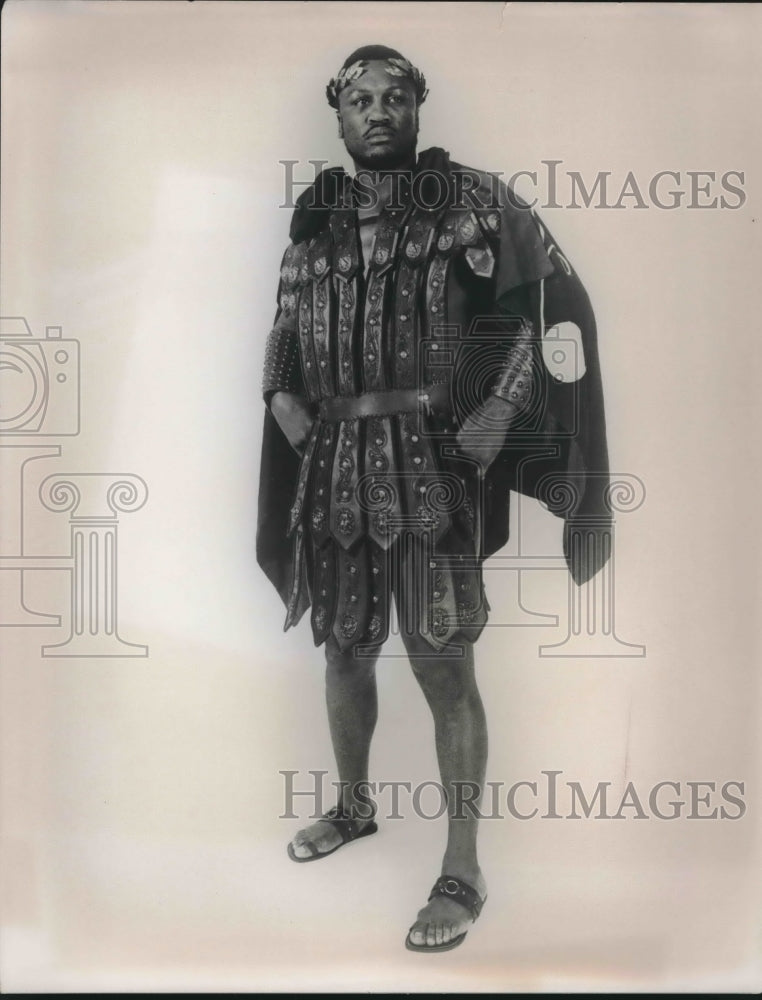 Press Photo Boxer Joe Frazier in Roman gladiator garb - sas01562- Historic Images