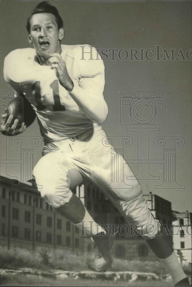 1952 Press Photo Football player Dick Ochoa - sas01720- Historic Images