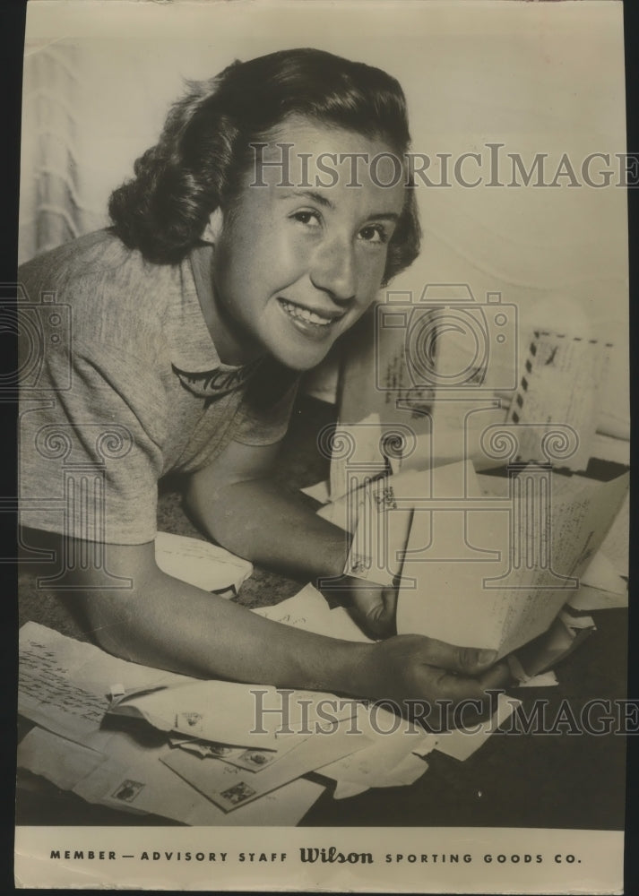 1956 Press Photo Tennis player Maureen Connolly - sas01764- Historic Images