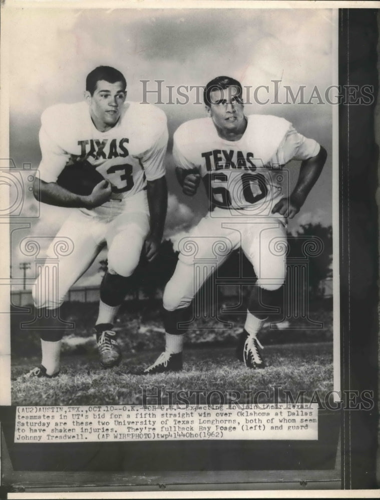 1962 Press Photo Texas Longhorn football players Ray Poage and Johnny Treadwell- Historic Images