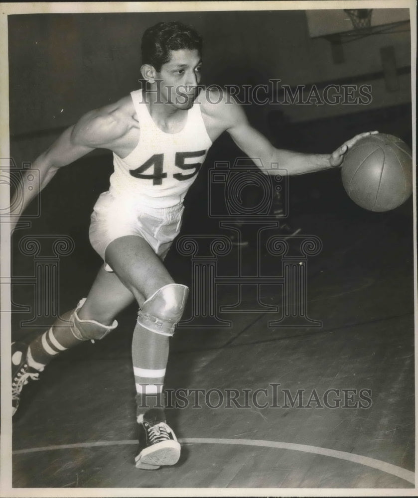 1952 Press Photo A Lanier High School basketball player in action - sas01860- Historic Images