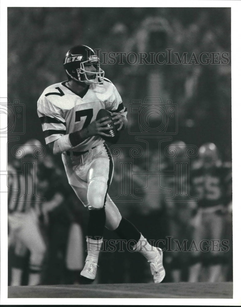 1988 Press Photo New York Jets quarterback Ken O&#39;Brien drops back to pass- Historic Images