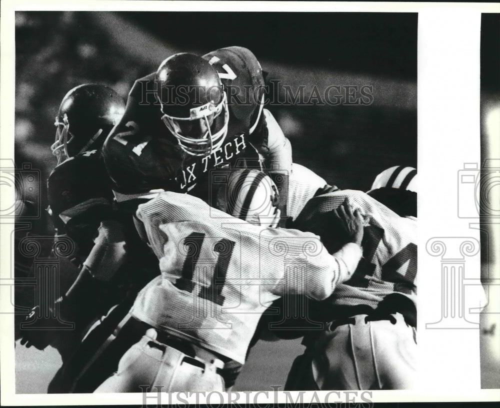 1988 Press Photo Fox Tech High football player Thomas Huddleston in action- Historic Images