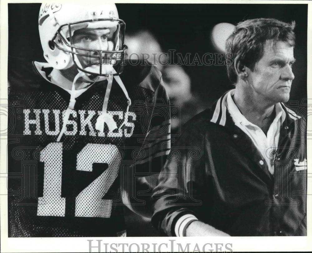 1988 Press Photo Holmes High football Gary Malesky with Mike Perez- Historic Images