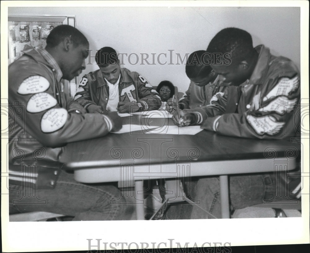 1988 Press Photo San Antonio prep football players sign letters of intent- Historic Images