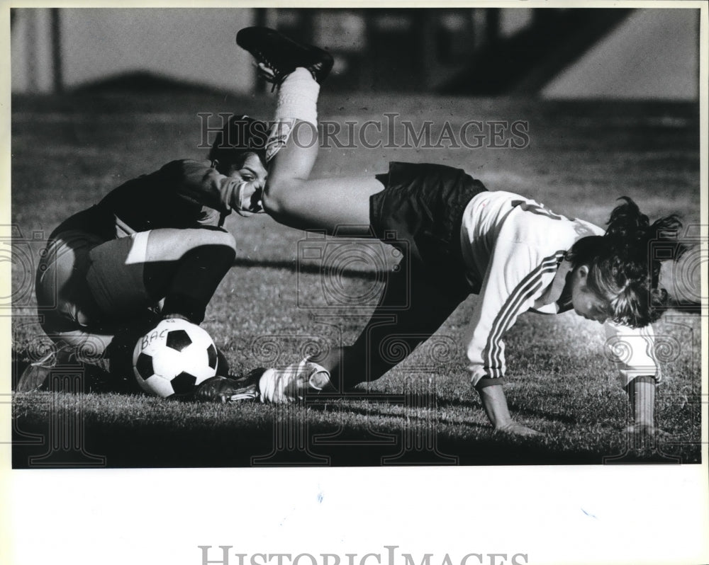 1987 Press Photo Madison and Jefferson play a girls soccer game at Blossom Field- Historic Images