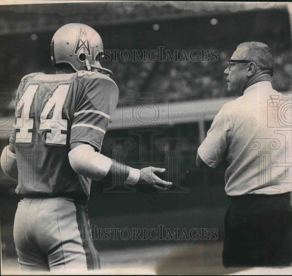 1970 Press Photo Houston Oilers football Wally Lemm with Johnny Peacock- Historic Images