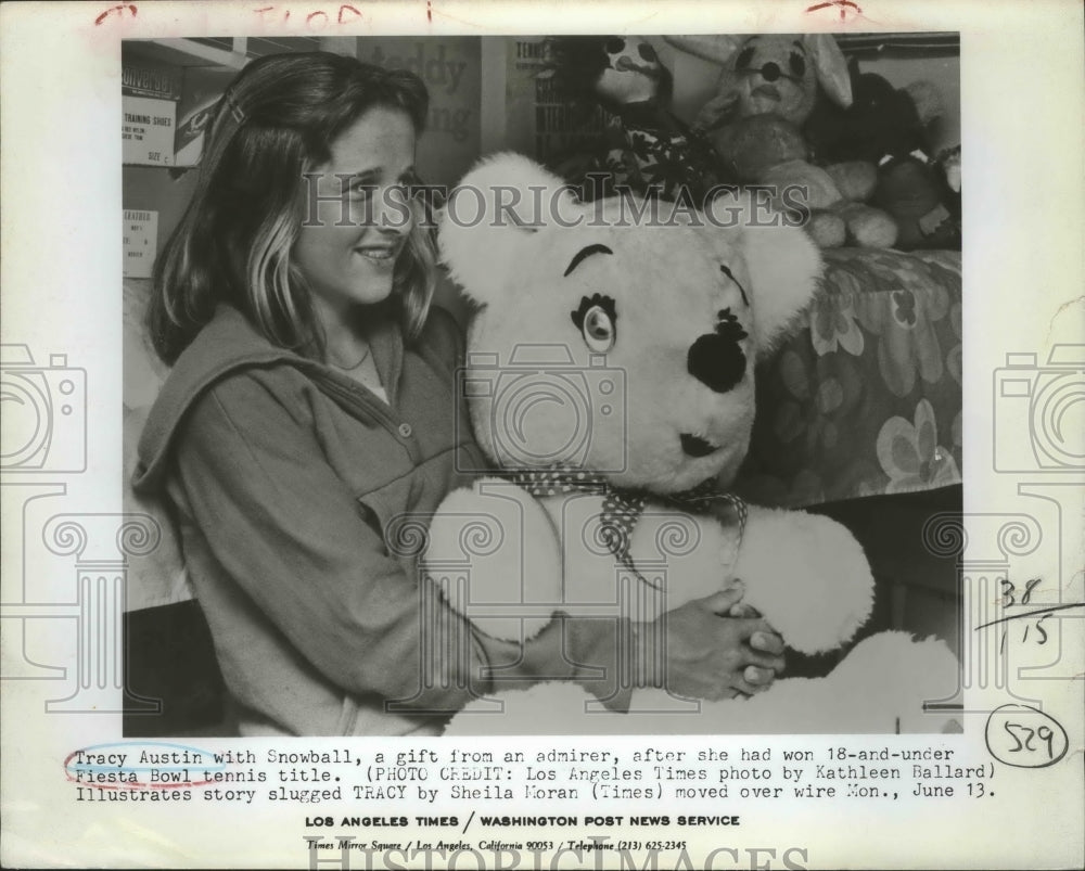 1978 Press Photo Tennis phenom Tracy Austin with a giant teddy bear - sas02283- Historic Images