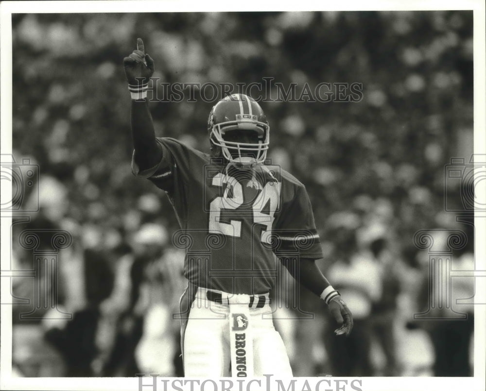 1988 Press Photo Denver Broncos football running bak Tony Boddie - sas02309- Historic Images