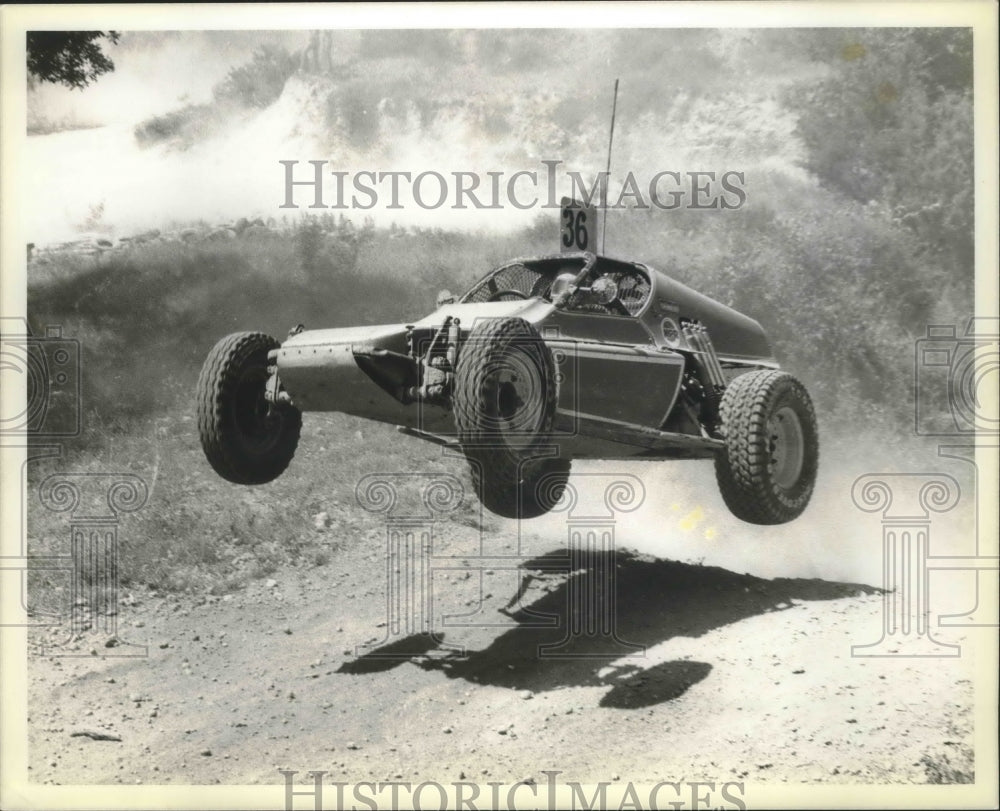 Press Photo An off-road race car jumps a hill - sas02330- Historic Images