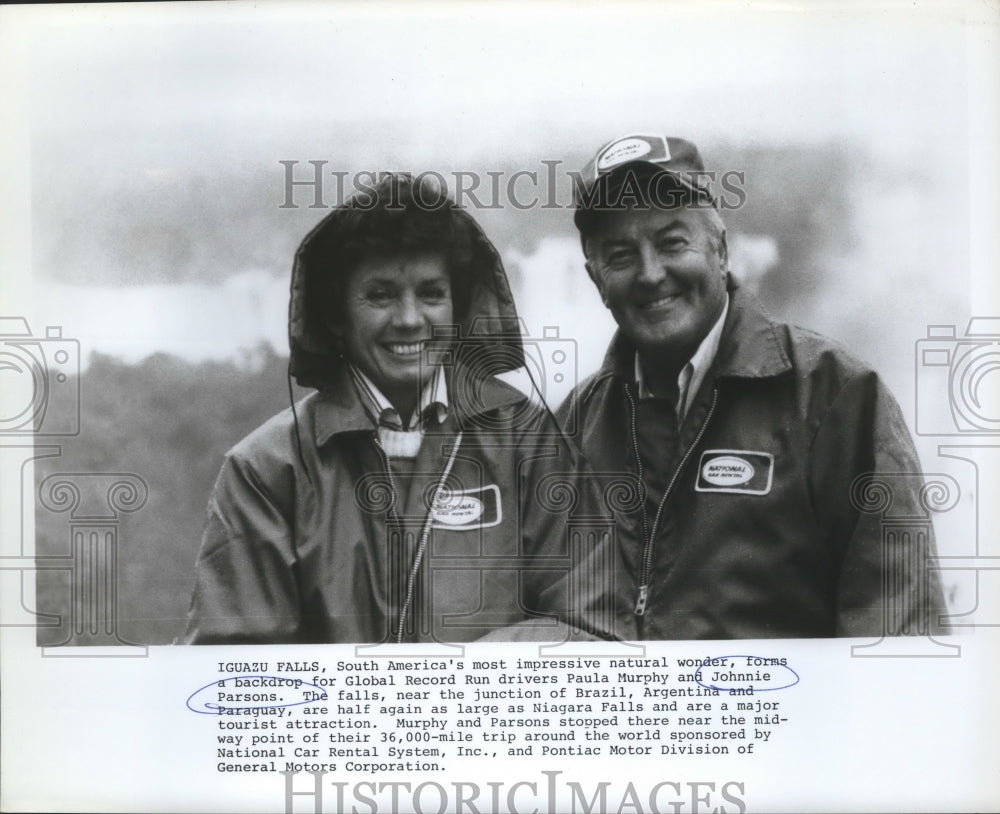 Press Photo Race drivers Paula Murphy and Johnnie Parsons at Iguazu Falls- Historic Images