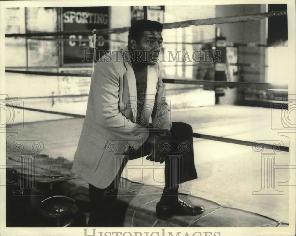 1984 Press Photo Boxer Floyd Patterson, cameos in CBS' "Terrible Joe Moran"- Historic Images