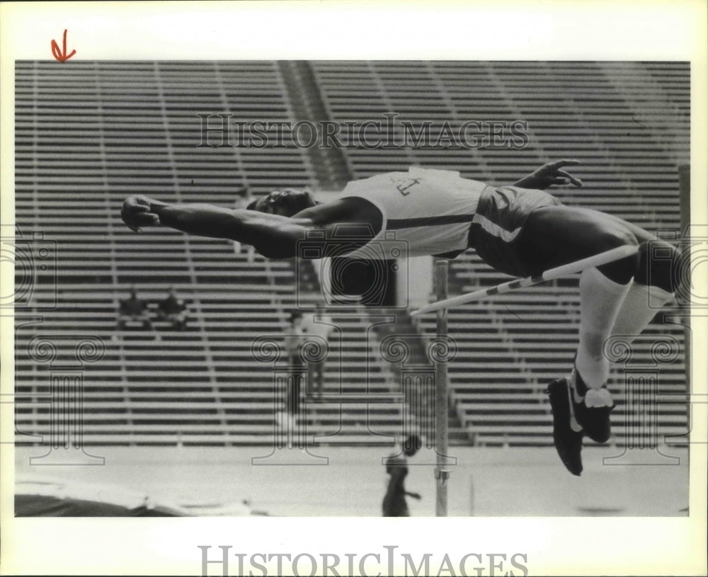 1986 Press Photo James Lott, Texas Longhorns, College Track - sas02561- Historic Images