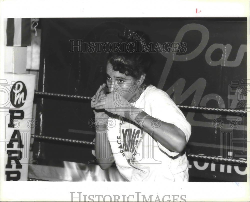 1993 Press Photo Female Boxer training at Zarzamora Gym in San Antonio- Historic Images