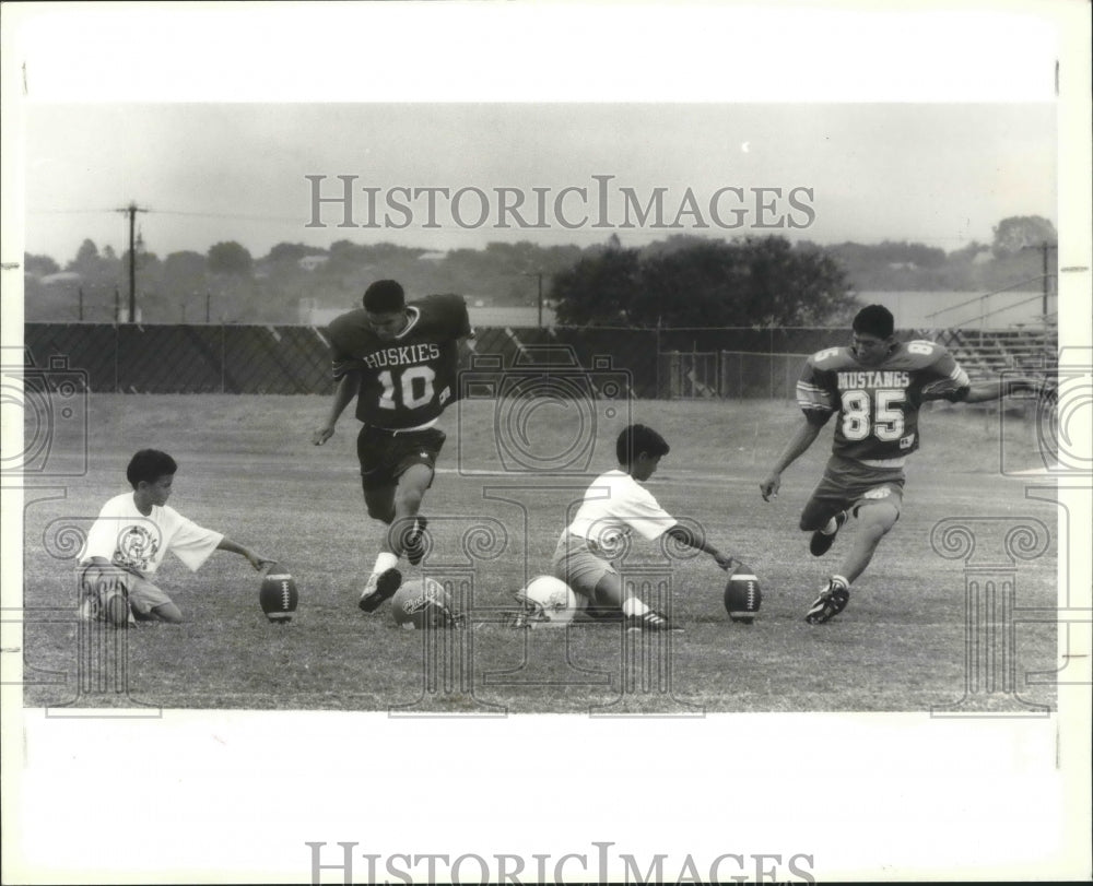 1993 Press Photo Patrick holds ball for Jaime &amp; Adrian for Pete, Jay High School- Historic Images