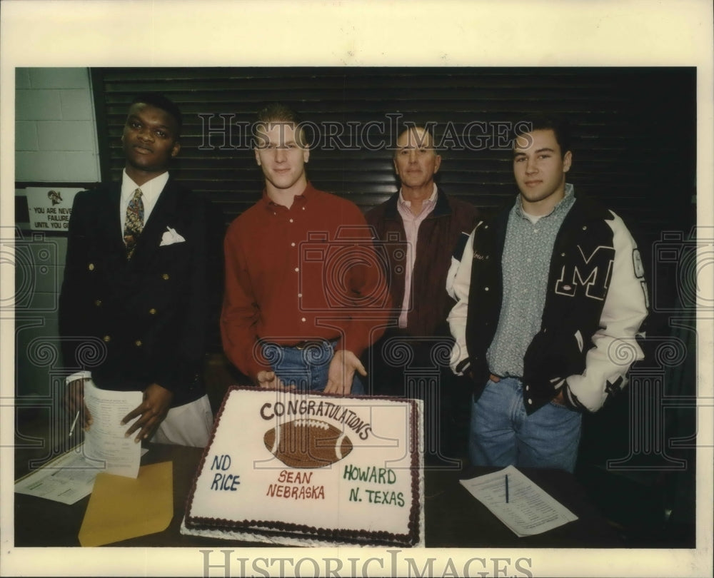 1993 Press Photo Marshall High football players with coach David Visentine- Historic Images