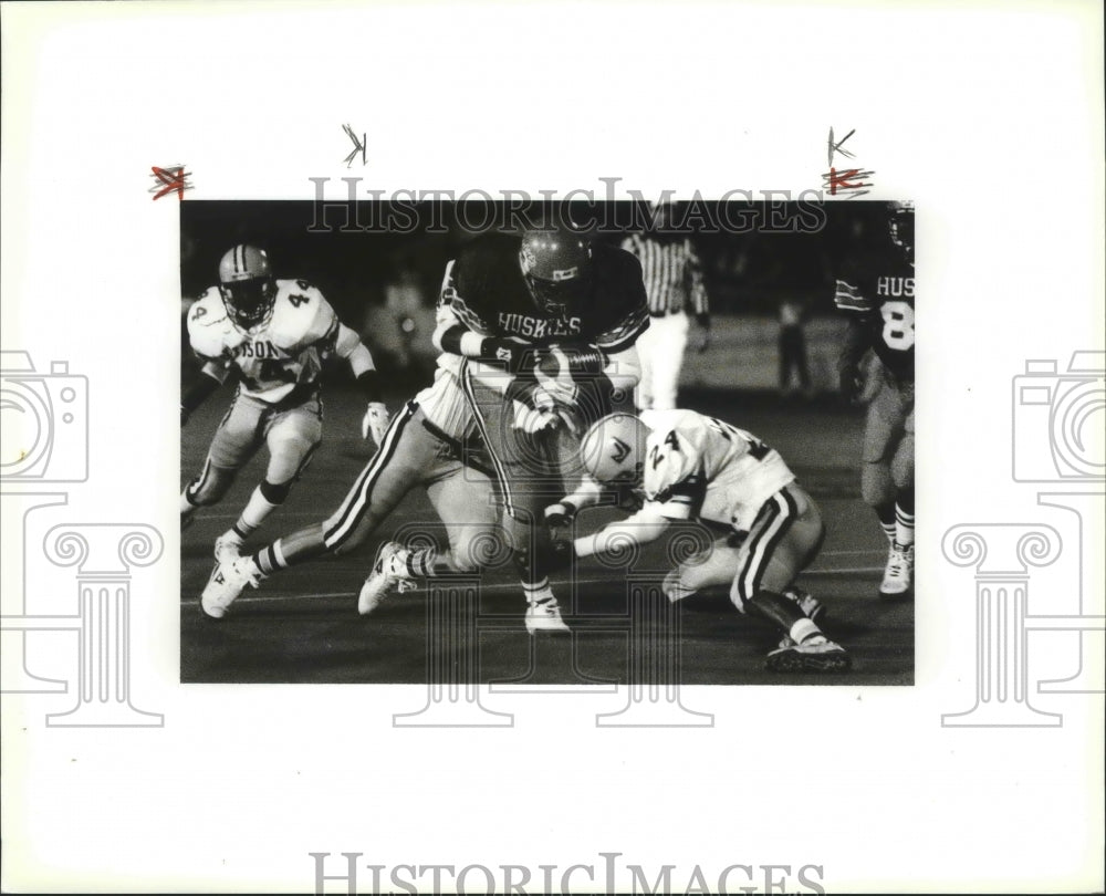 1993 Press Photo Football&#39;s Daniel Howie met high by Curtis Lewis, Alamo Stadium- Historic Images