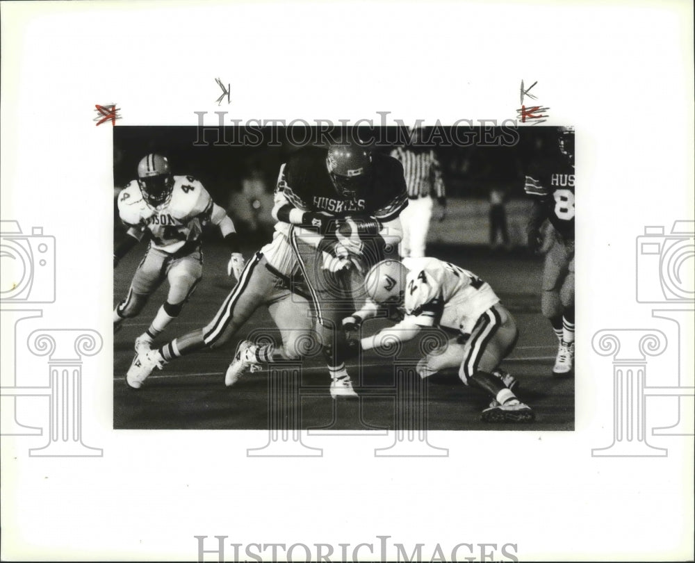 1993 Press Photo Football's Daniel Howie met high by Curtis Lewis, Alamo Stadium- Historic Images